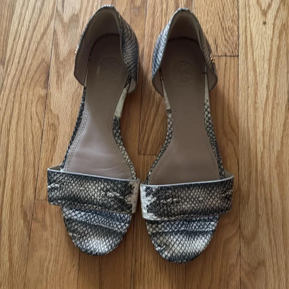 Tory Burch sz 8.5 Snakeskin Pattern Sandals flats alludes snake print leather